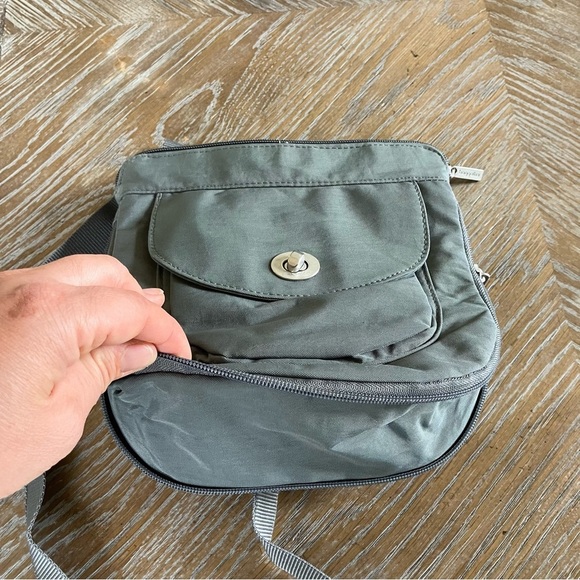 EUC Baggallini Crossbody Nylon Travel Bag Purse Gray - Picture 6 of 6